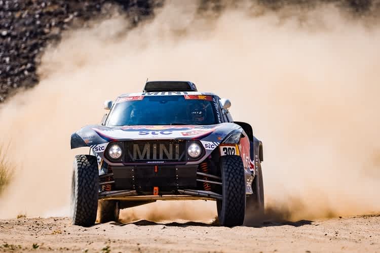 Stephane Peterhansel baute Führung leicht aus