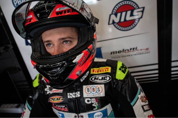 Philipp Öttl mit seiner Ducati V4R