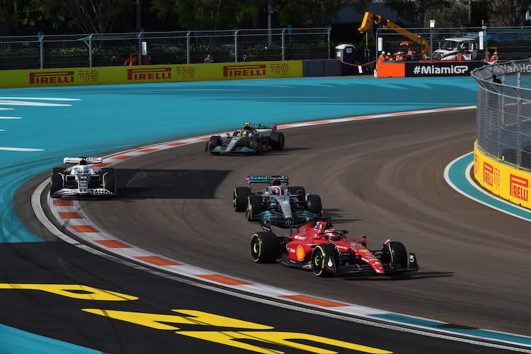 Reifenschaden am Wagen von Max Verstappen