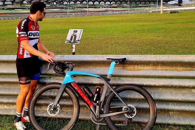 Michele Pirro an der Simoncelli-Gedenkstätte