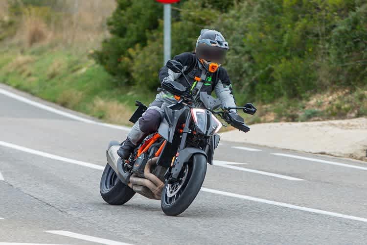 KTM 1290 Super Duke RR: Auf letzten Erprobungsfahrten erwischt