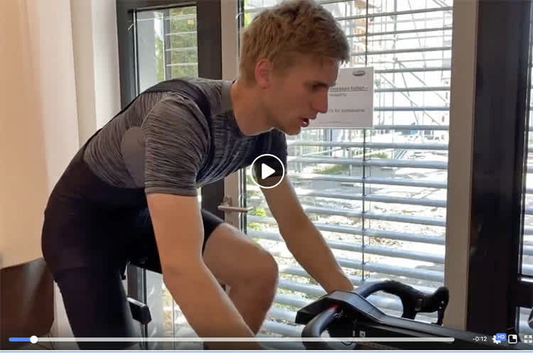 Julian Puffe verkabelt