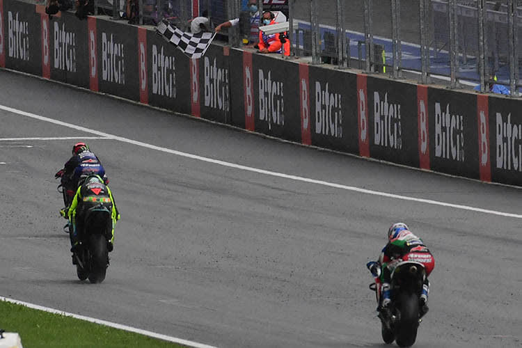 Knapper Zieleinlauf: Quartararo brauste als Siebter vor Rossi über die Ziellinie, dahinter Alex Márquez