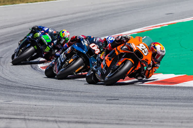 Raul Fernandez vor Andrea Dovizioso und Franco Morbidelli (beide Yamaha)