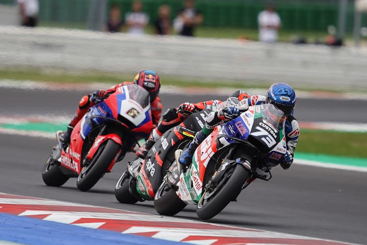 Alex Márquez im Kampf mit Maverick Viñales und Stefan Bradl