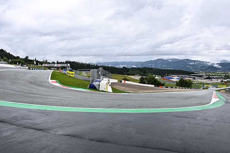 Im Bergaufstück vor der 3. Kurve wird im Winter eine Schikane gebaut