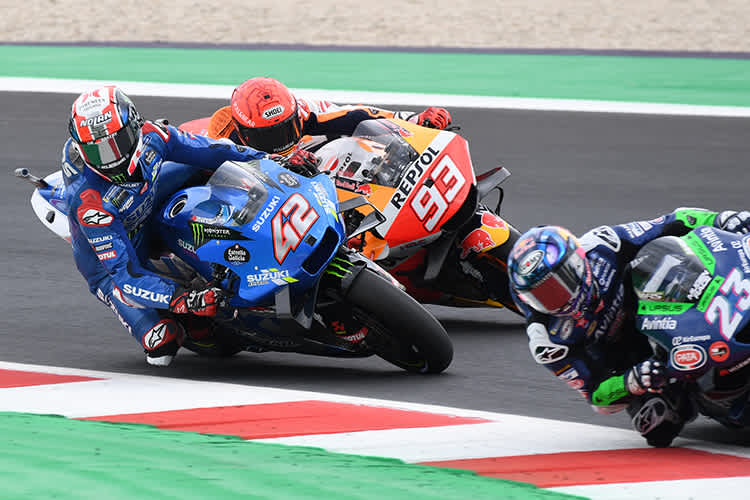 Misano-GP: Alex Rins (42) stritt im Rennen gegen Márquez (93) und Bastianini (23)