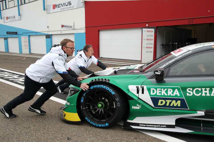 Teamchef Stefan Reinhold packt mit an