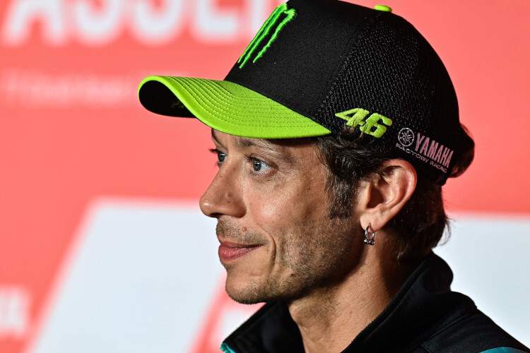 Valentino Rossi (42) bei der heutigen Pressekonferenz