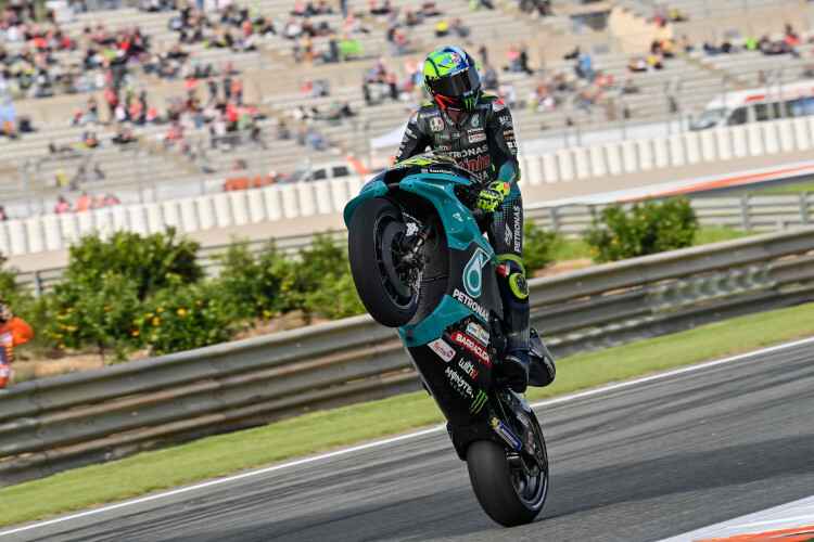 Ein Wheelie von Valentino Rossi 