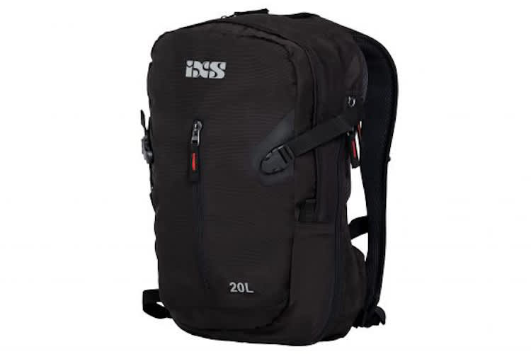 Flatterfreie Fahrt garantiert: Der iXS Rucksack Day Flatterfreie Fahrt garantiert: Der iXS Rucksack Day 