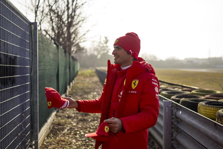 Carlos Sainz absolvierte seine erste Sitzprobe für Ferrari 