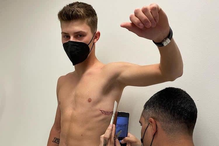 Filip Salac mit dem neuem Tatoo