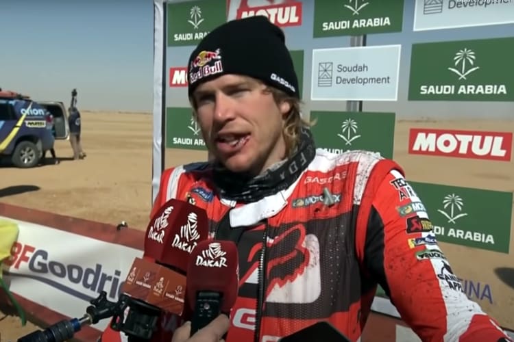 Daniel Sanders hat die Unterlippe beidseits genäht