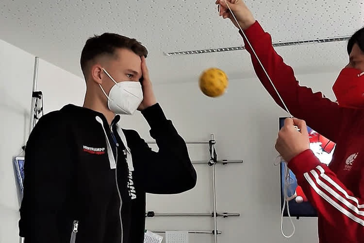 Max Schmidt lernt für den Rennsport