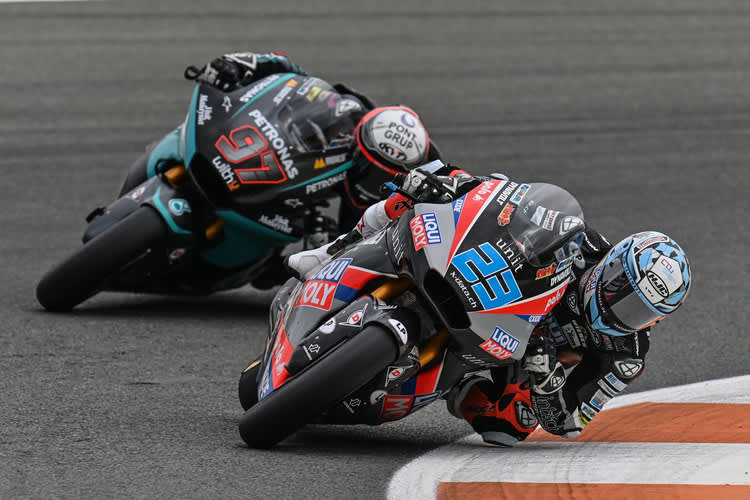 Marcel Schrötter kann mit dem ersten Tag in Valencia zufrieden sein