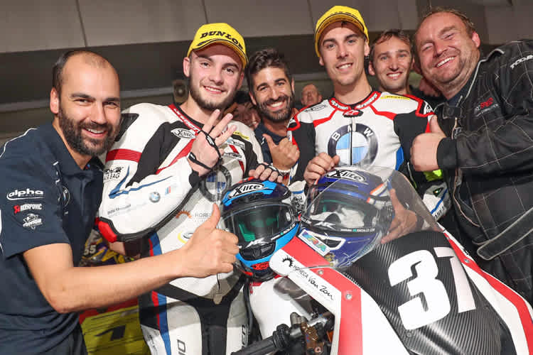 Steven Casaer (li.) und die Startnummer