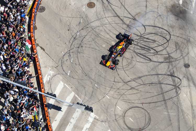 Sergio Pérez durfte im RB7 in Dallas Donuts produzieren