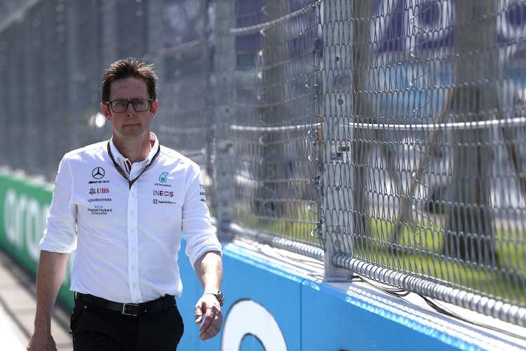 Mercedes-Motorsportdirektor Toto Wolff mit Ingenieur Andrew Shovlin