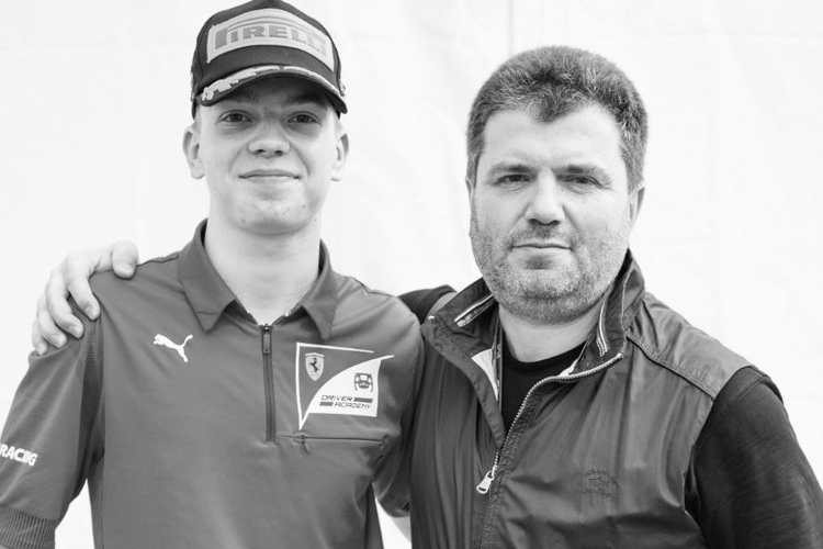 Robert Shwartzman mit seinem Vater Mikhail