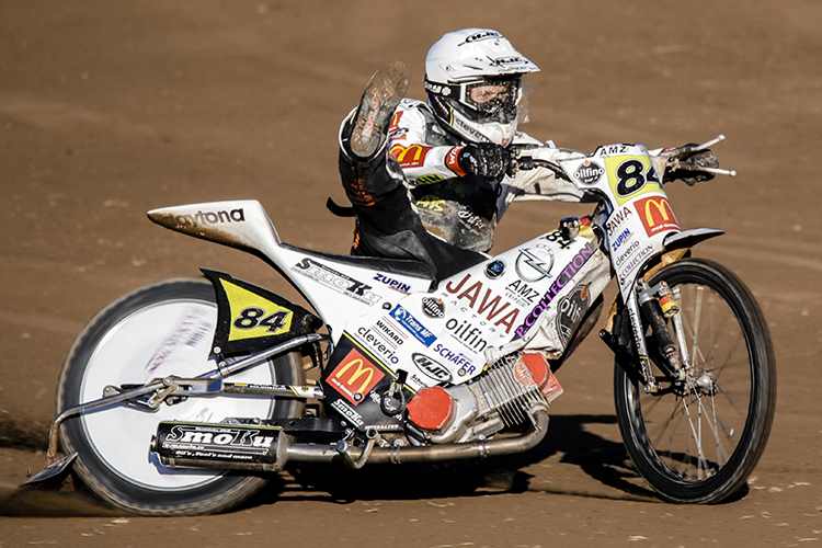 Martin Smolinski fährt auf der Langbahn Jawa-Motoren