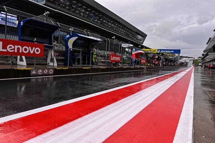 Boxengasse, Sonntag 8.40 Uhr: Die Wolken hängen tief