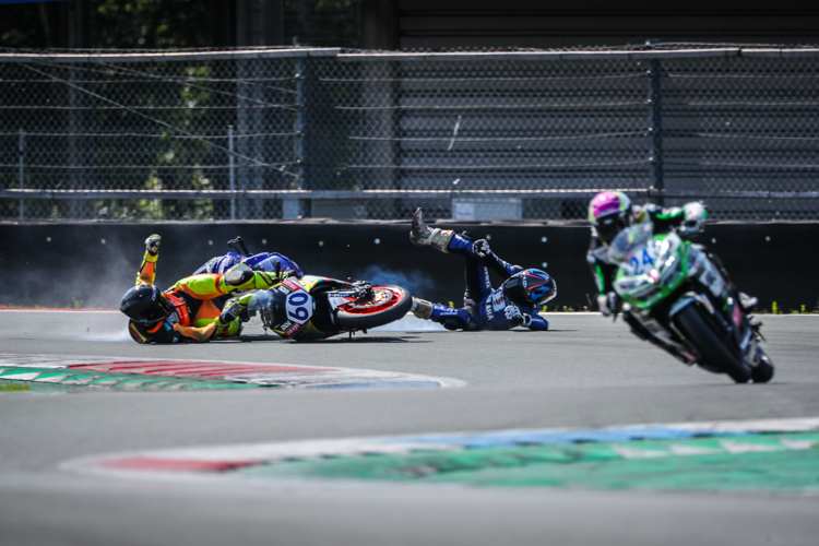 Pech für Dirk Geiger und den Dänen Svendsen, Tom Booth-Amos fährt zum Sieg