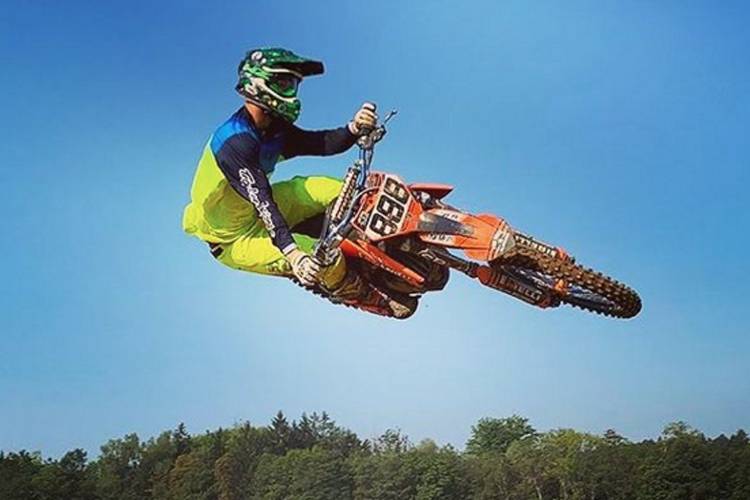 Elias Stapel ist ein talentierter Flugakrobat