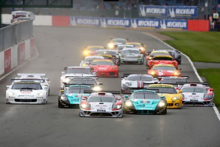 Bild aus 2009: Vorne die GT1 mit Saleen S7 (Mitte) und Maserati MC12. Im Hintergrund: Ferrari 430 GT2