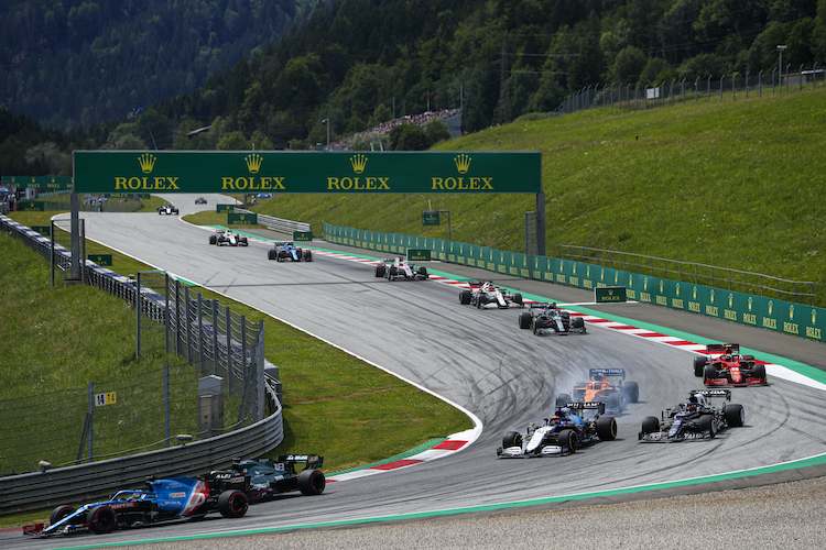 Gedrängel auf der Bahn 