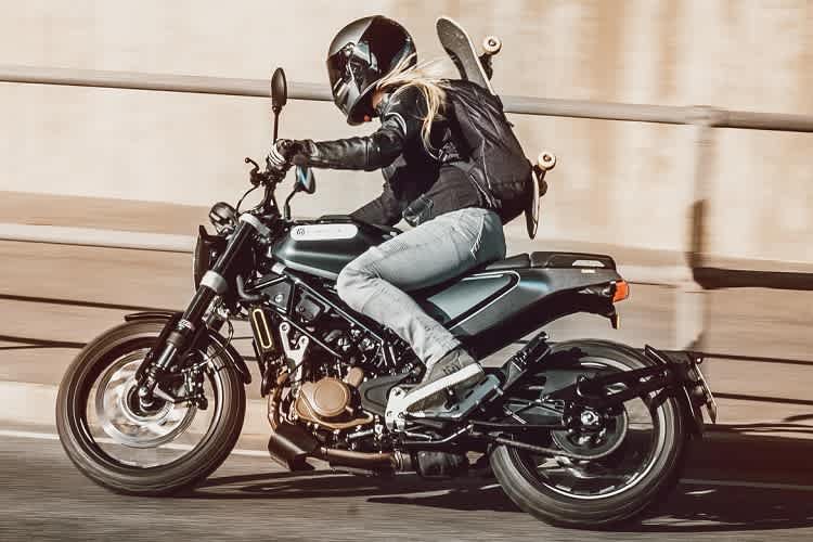 Husqvarna Svartpilen 125: Authentischer Scramblerlook in der Führerscheinklasse A1 