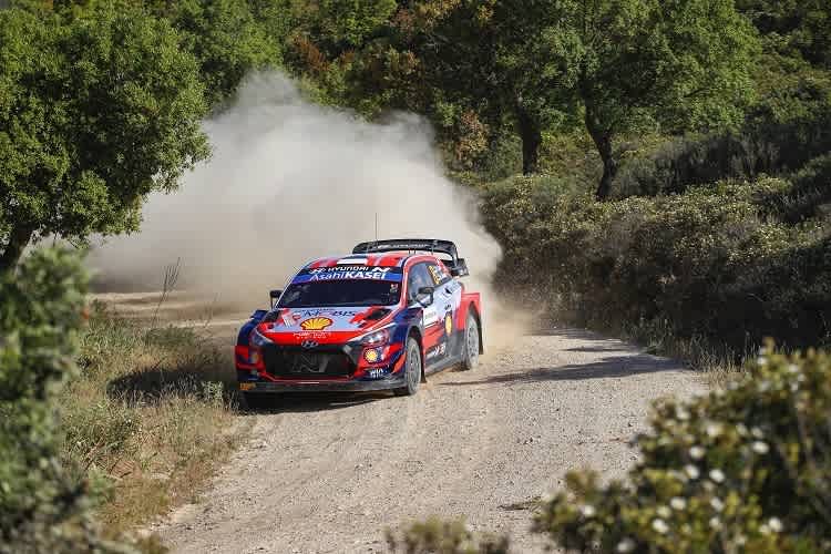 Ott Tänak ließ die Verfolger im Staub stehen