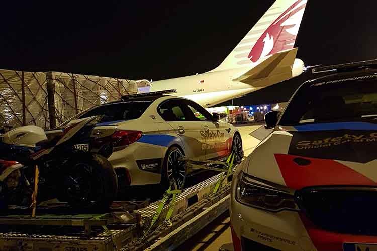 Auch 2 BMW-Autos werden nach Amerika verfrachtet