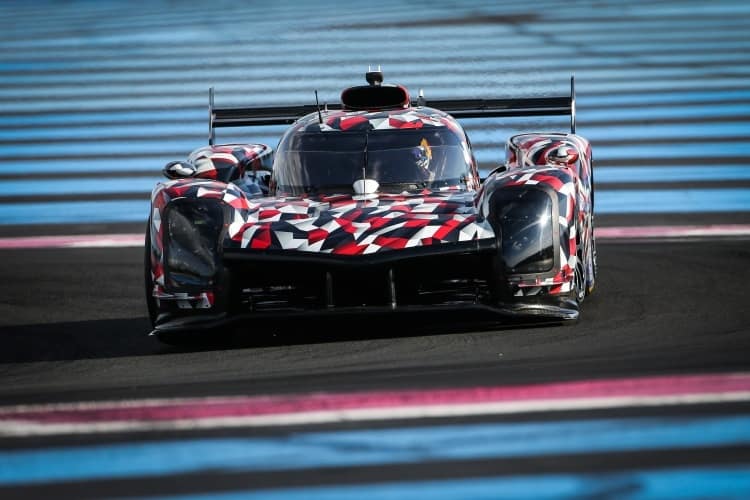 Der neue Toyota GR010 auf der Strecke in Paul Ricard (Le Castellet)