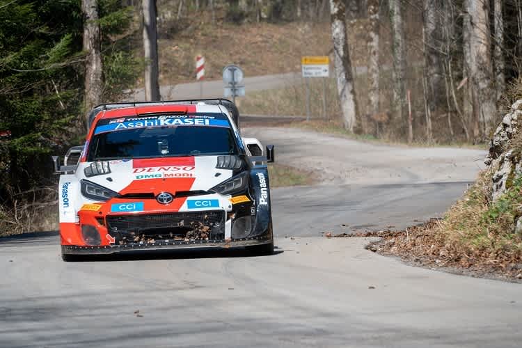 Toyota beim Reifemntest für die Rallye Kroatien