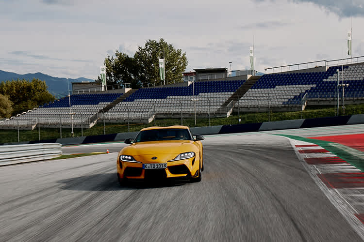 Der Toyota GR Supra auf der Rennstrecke