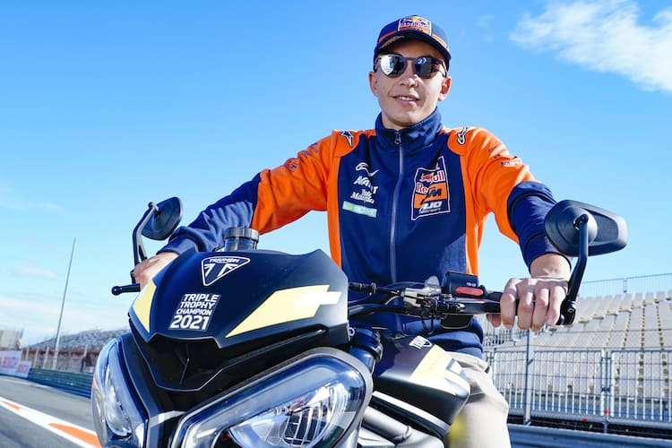 Raúl Fernández auf seiner neuen Triumph Street Triple RS 765 ccm