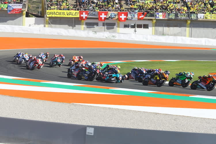 Erste Runde: Xavi Vierge stürzt und reißt dabei Marco Bezzecchi mit sich