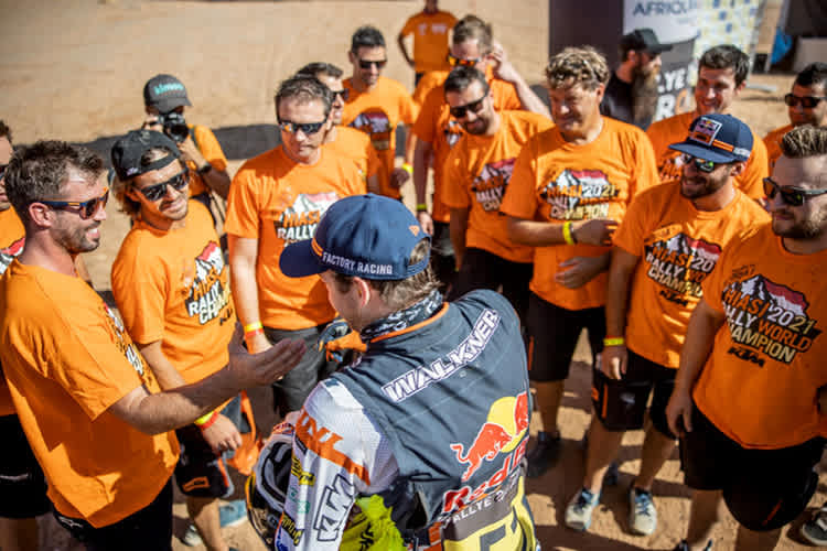 «Hiasi 2021 Rallye World Champion KTM»: Matthias Walkner in Marokko