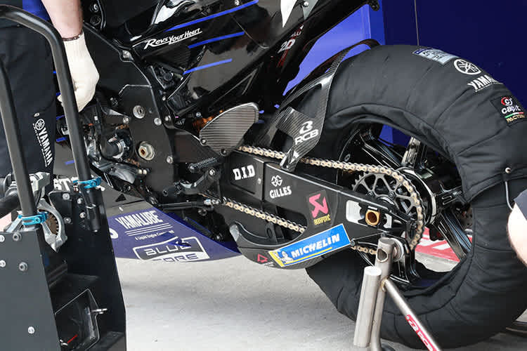 Bei Yamaha wird fieberhaft an einer Lösung des Motorprobleme gearbeitet