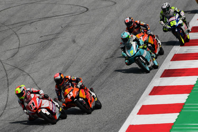 Zieleinlauf: Garcia (11) vor Öncü (53), Foggia (7), Acista (37) und Fenati (55)