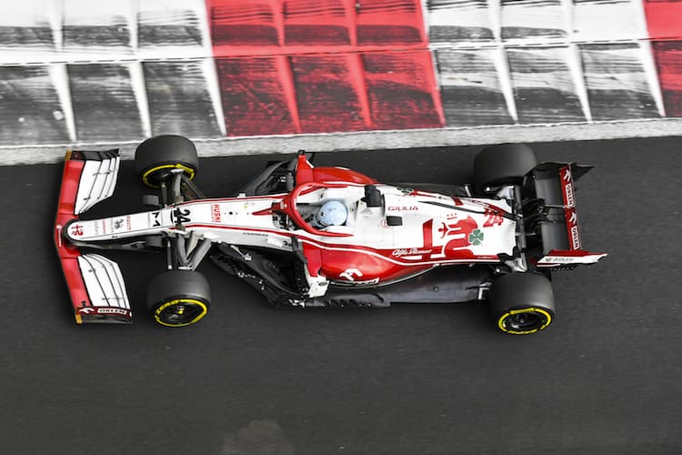 Guanyu Zhou beim Abu Dhabi-Test mit Alfa Romeo und der Nummer 24