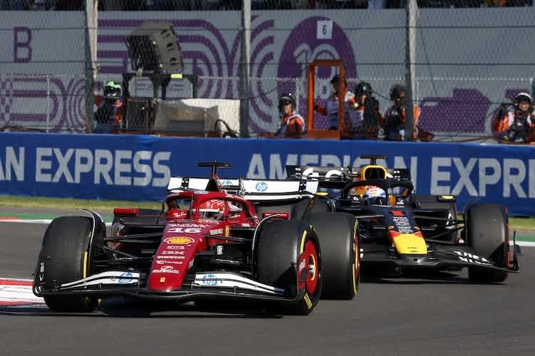 Charles Leclerc vor Max Verstappen