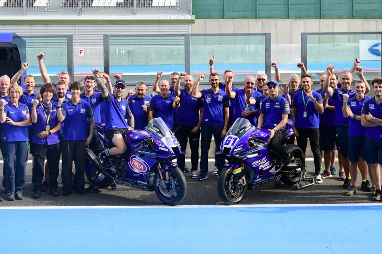 Yamaha feiert sich und die R9