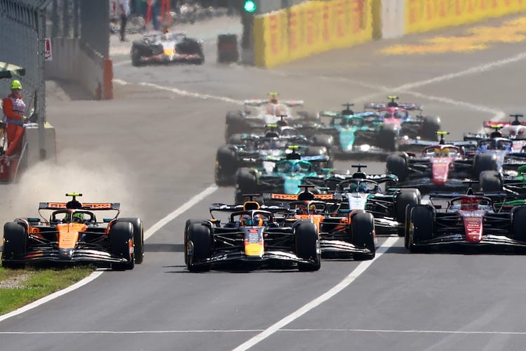 Kurz nach dem Start zum Italien-GP in Monza