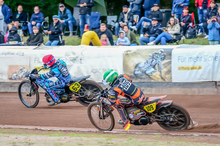 Dave Meijerink (r) gewinnt den Langbahn-GP in Roden, Zach Wajtknecht (g) ist Weltmeister