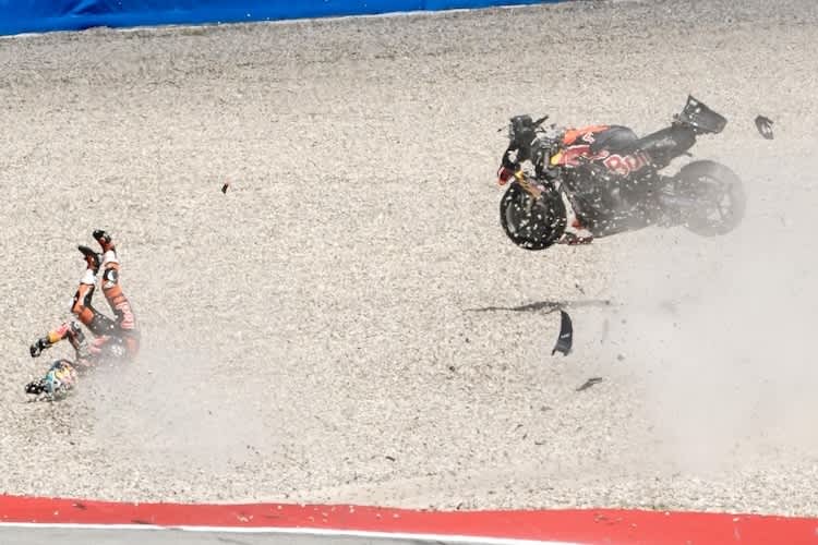 Brad Binder verursachte bei seinem Crash in Kurve 7 viel Schrott