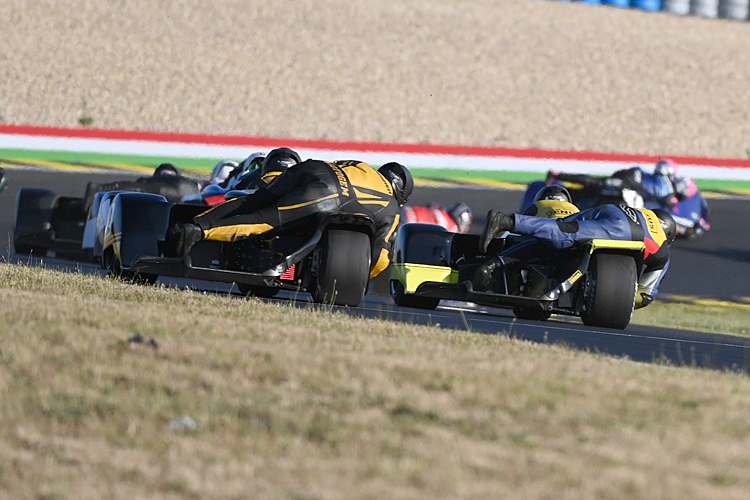 Die Rennen der Seitenwagen versprechen spannende Rad-an-Rad-Duelle