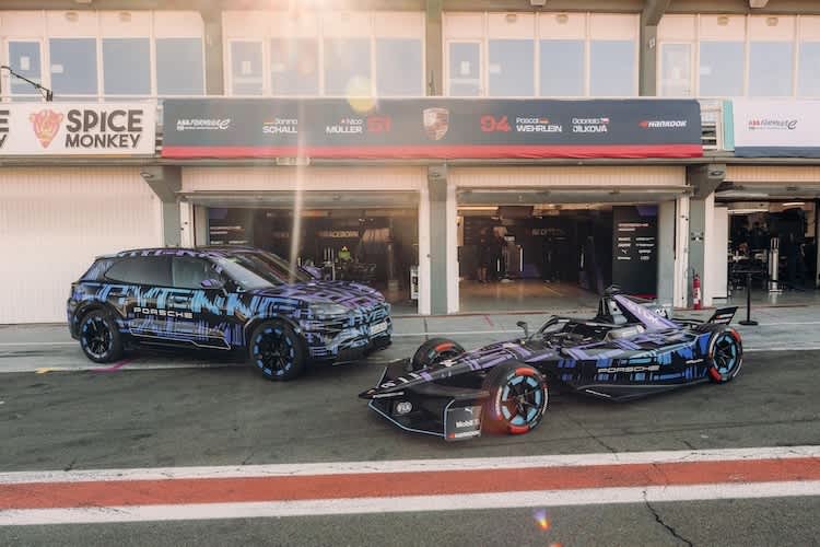 Der Porsche Cayenne Electric und der 99X Electric aus der Formel E