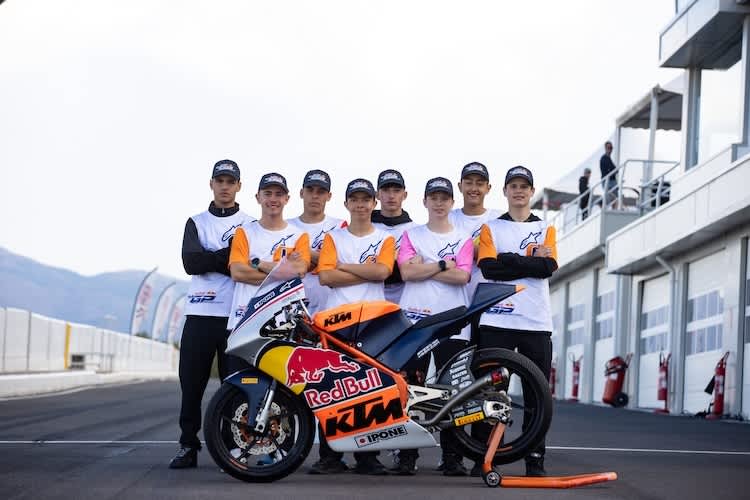 Das sind die acht glücklichen Talente, die 2026 im Red Bull MotoGP Rookies Cup fahren werden